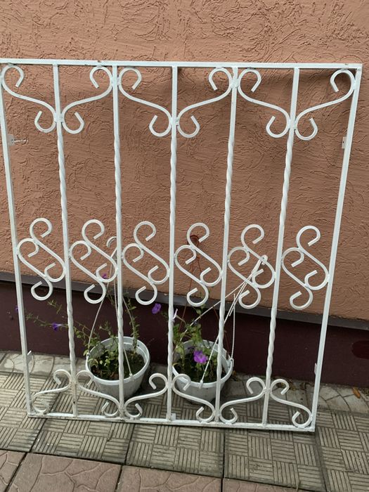 Решітка металева,віконна.