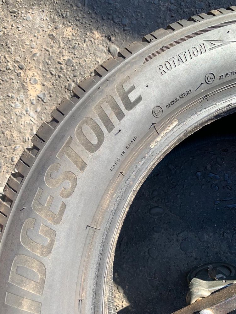 Шини 235/60 R18 Bridgestone 6,8-7мм, зима