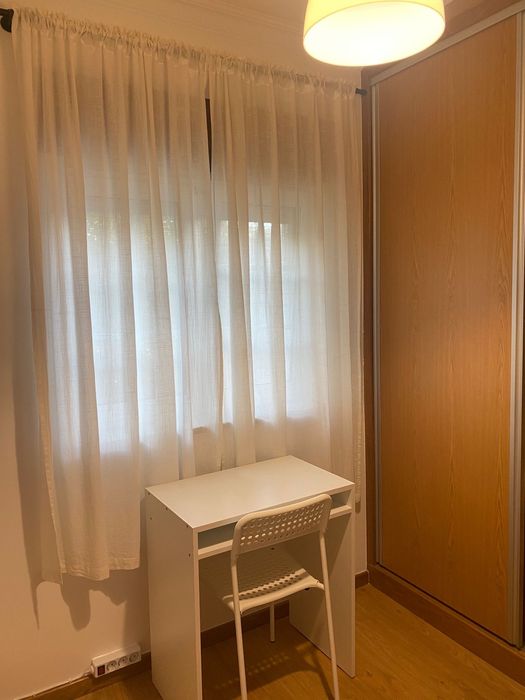 Quarto para arrendar na Encarnação (Olivais)