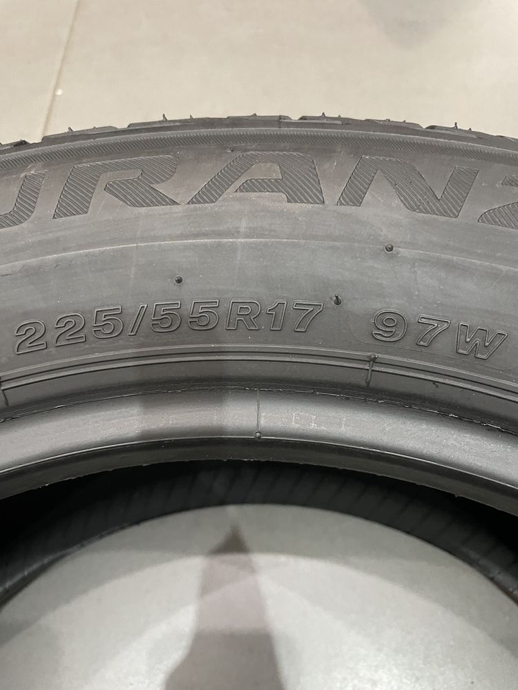 225/55 R17 Bridgestone Turanza T001