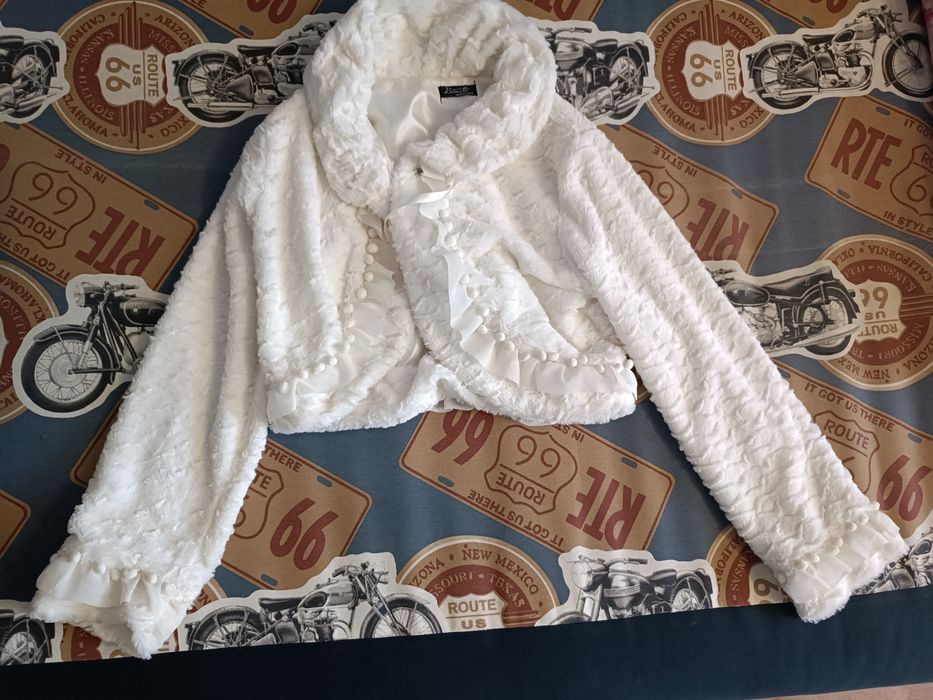 Шубка біла жіноча