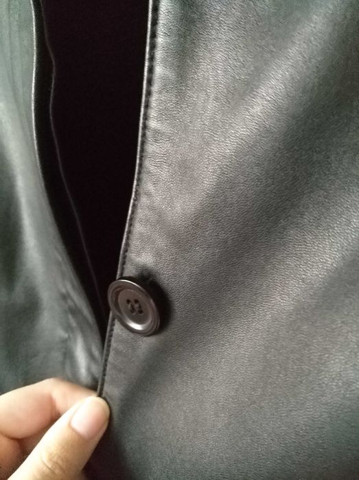 Casaco de exterior preto em pele genuína