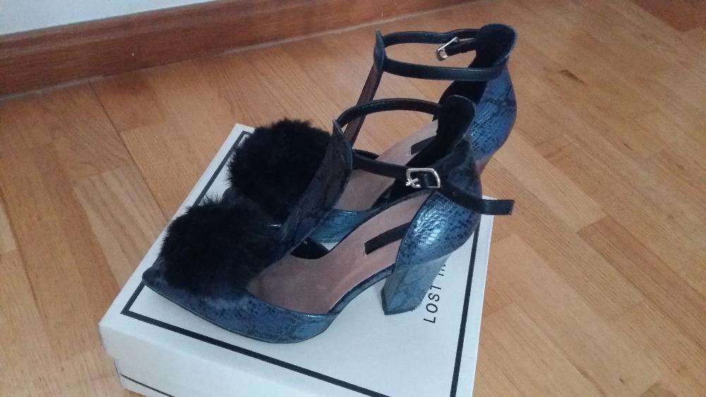 Sapatos Azuis c/ PomPom