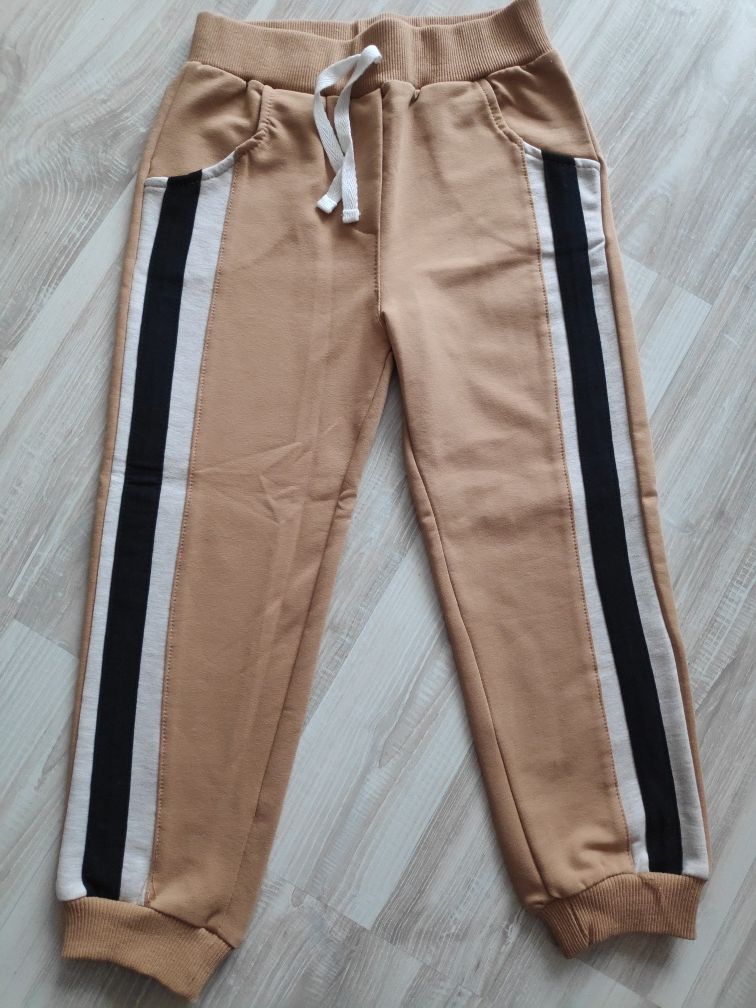 Spodnie dresowe dziewczęce karmelowe 110/116 cm
