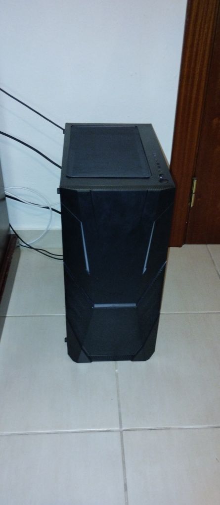 Pack (PC gaming, monitor, teclado e rato)