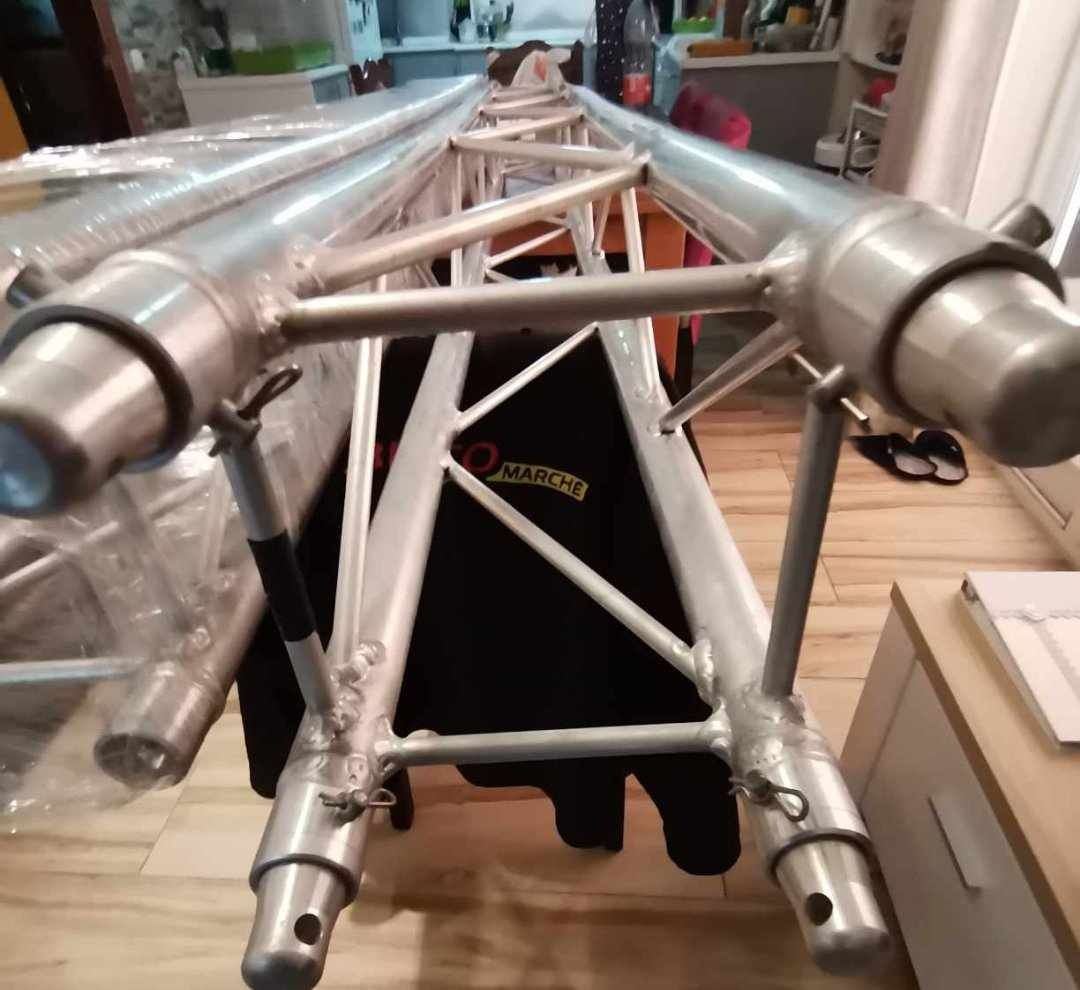Vendo 2 Truss quadradas Alumínio