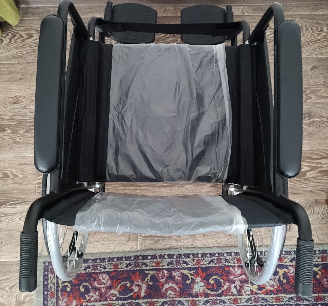 Инвалидная коляска комнатная,новая