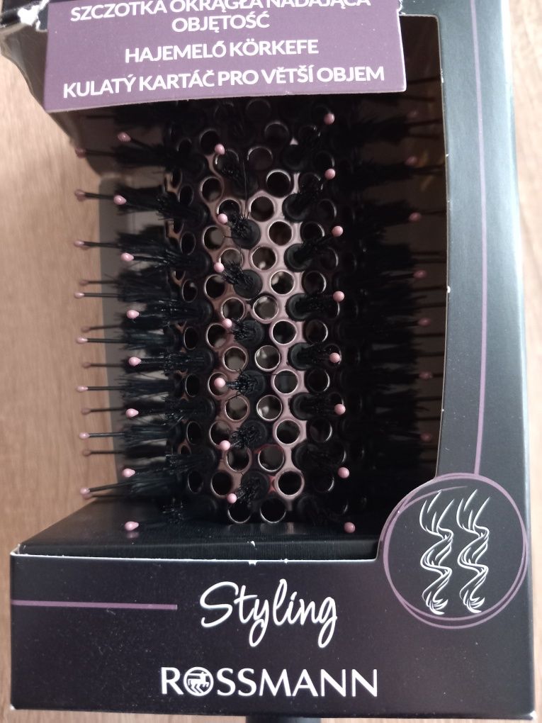Nowa szczotka nadająca objętość Rossmann