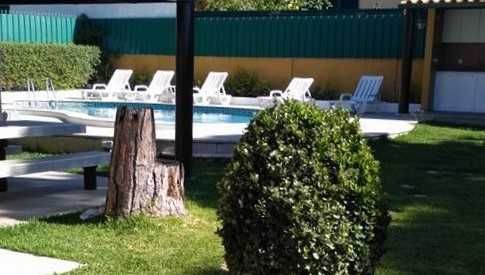 Moradia usada com jardim e piscina