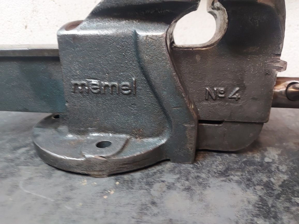 Torno de bancada marca MEMEL N°4