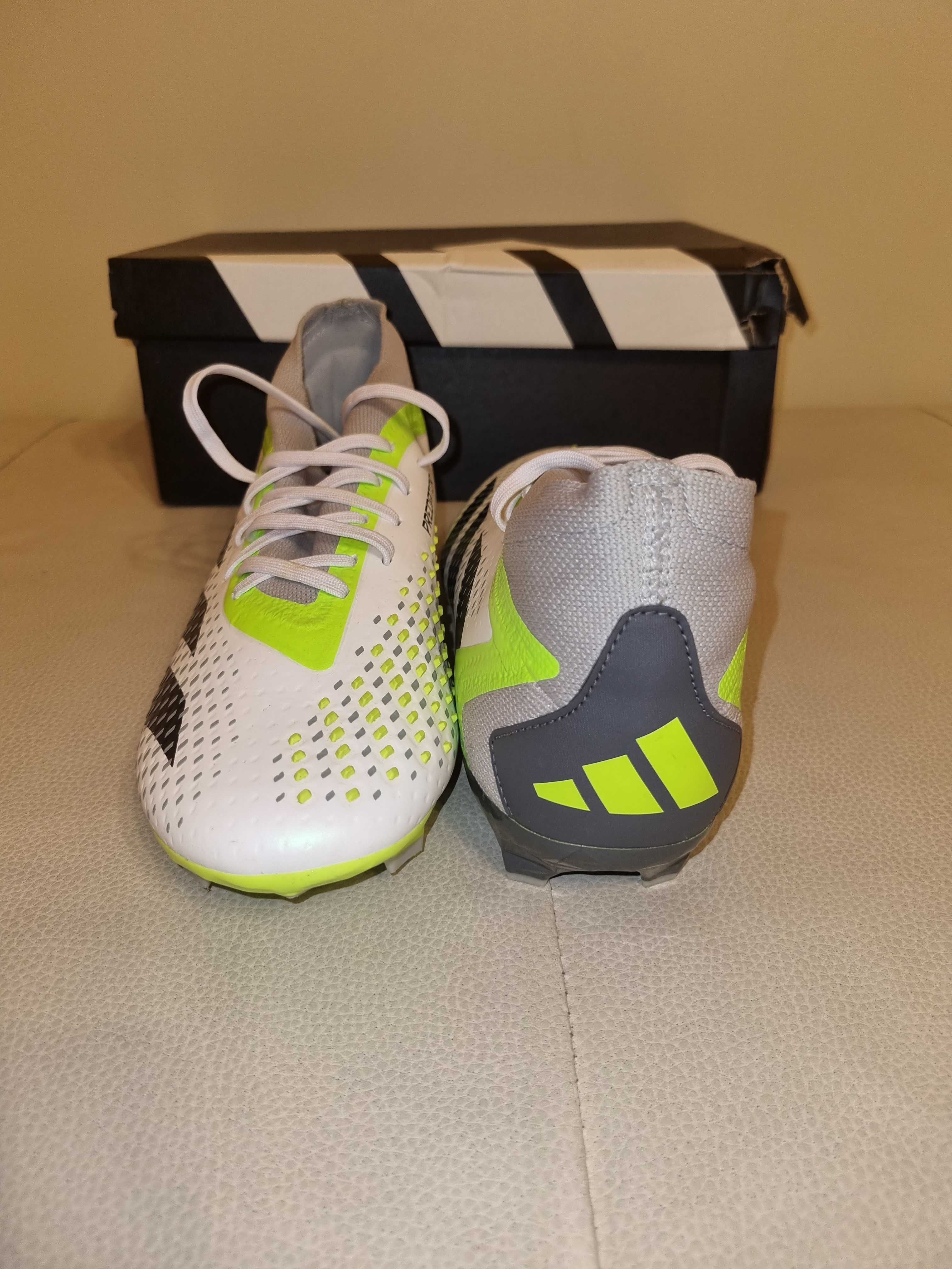 Nowe korki Adidas Predator Accuracy 2FG rozmiar 41 1/3 bialo/zielone