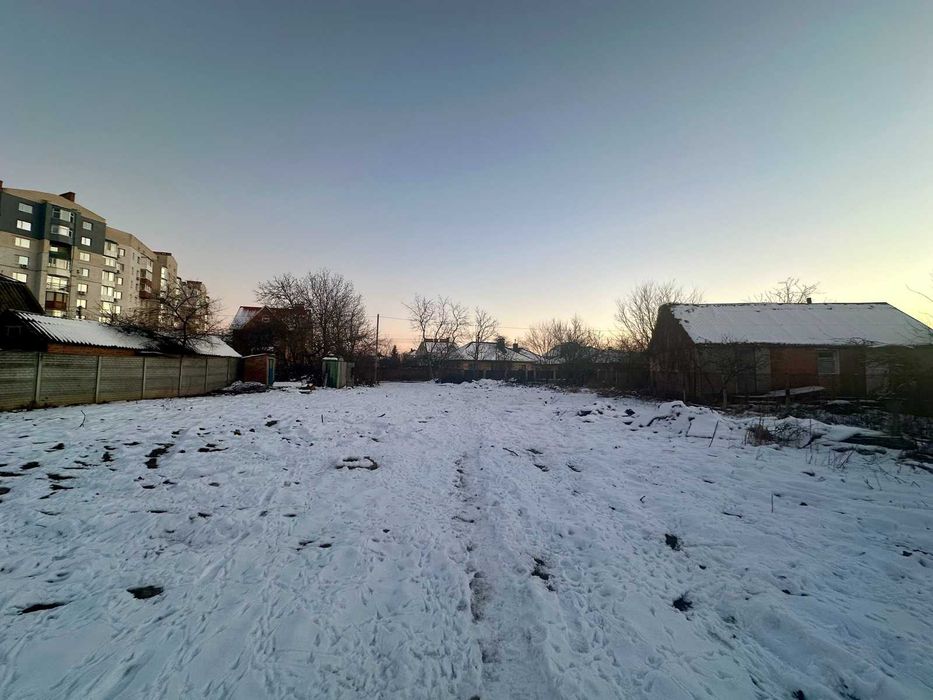ФАСАДНА земельна ділянка в мікрорайоні Пирогово