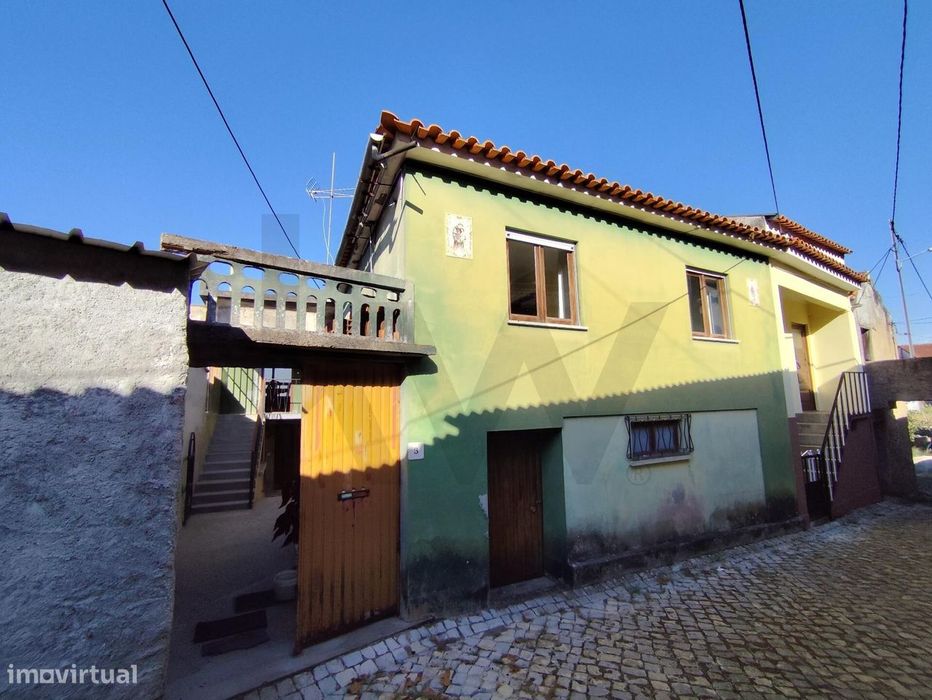 Moradia T2 habitável | Pátio interior | Ferradosa, Penacova