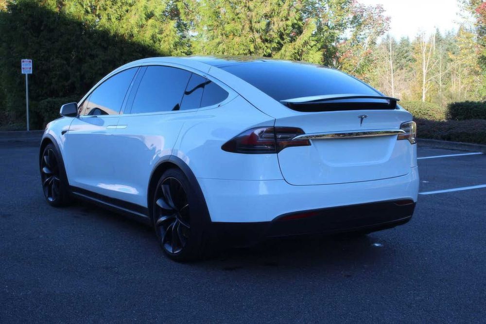 Tesla Model X 75D      2018