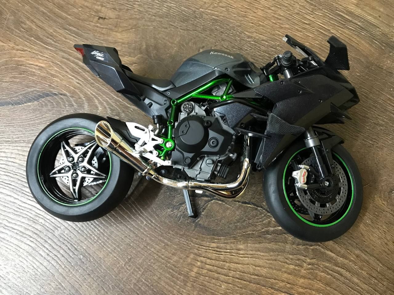 Колекційна Модель мотоцикла "Kawasaki Ninja H2R"