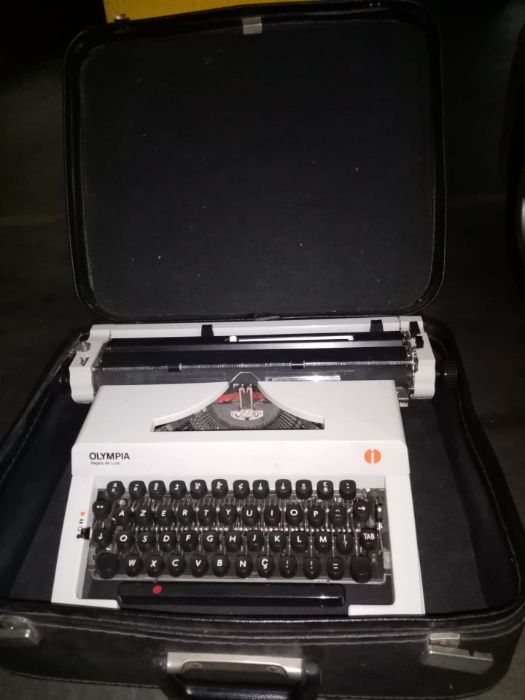 Maquina de escrever como nova