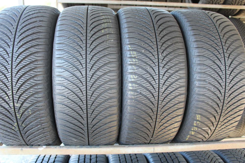 Шини Б/В ЗИМА 215/50/17 GoodYear Vector 4 Season - 4 шт.
