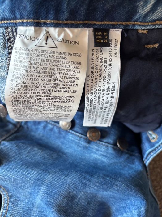 Nowa prosta spódnica jeansowa, z rozcięciem z przodu. Massimo Dutti