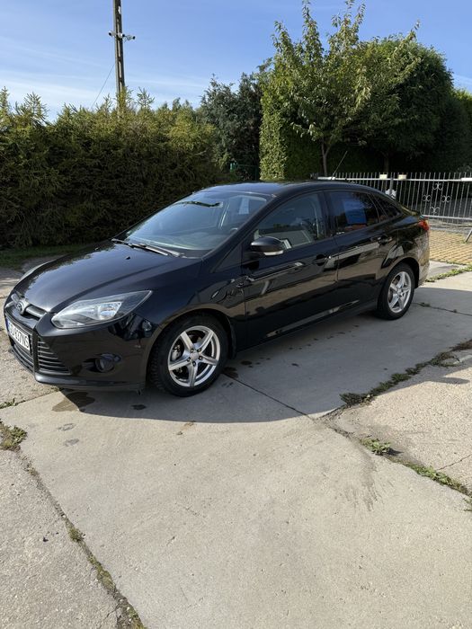 Ford FOCUS 2012 rok  klima czujniki parkowania bagaznik el otwierany