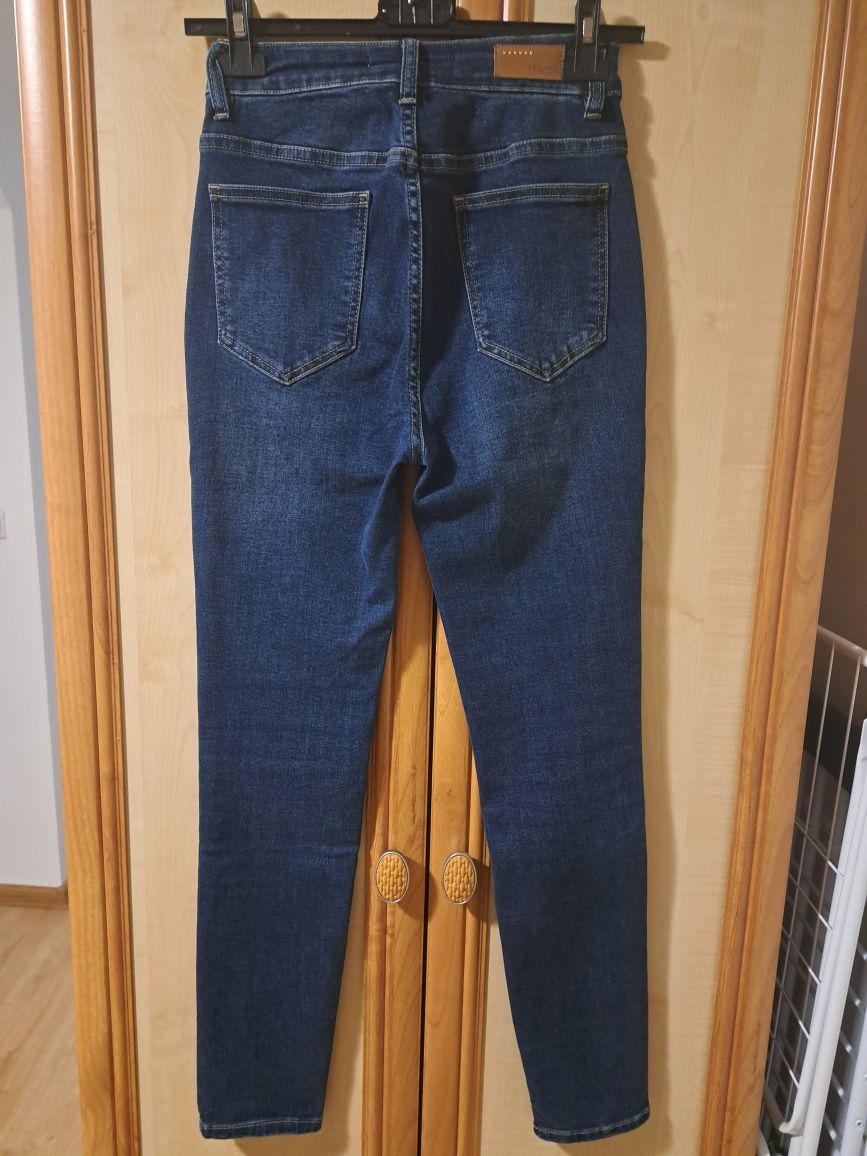 Nowe granatowe jeansy z guzikami