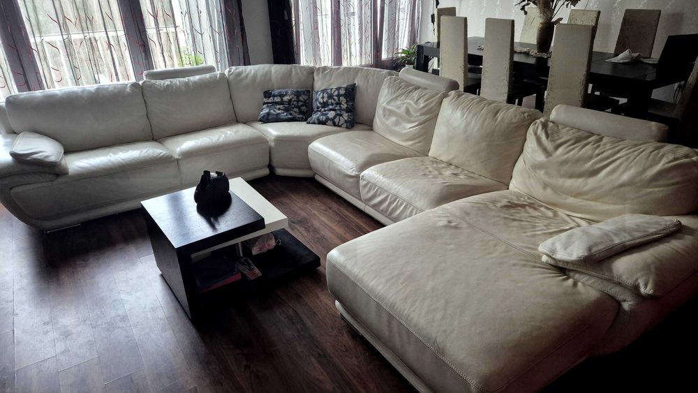 Sofá  em pele  branco