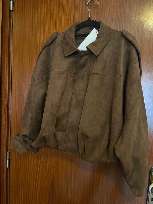 Casaco Bomber efeito camurça Zara
