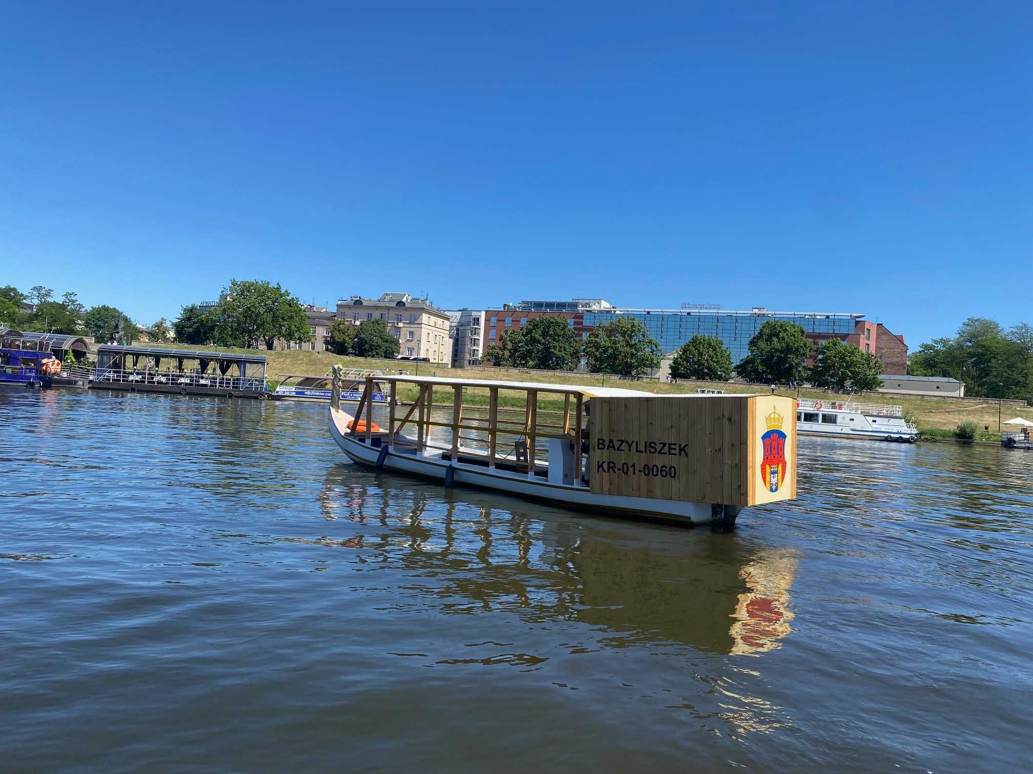 Sprzedam łódź motorową uprawnioną do komercyjnego pływania