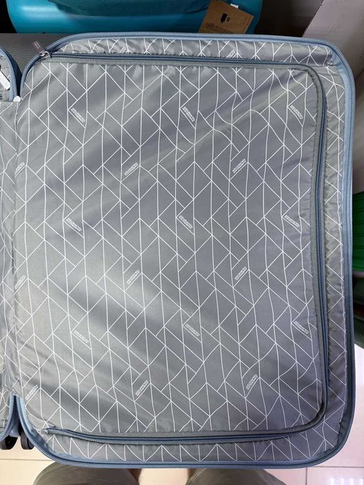 Валіза American Tourister FastForward з розширенням маленька