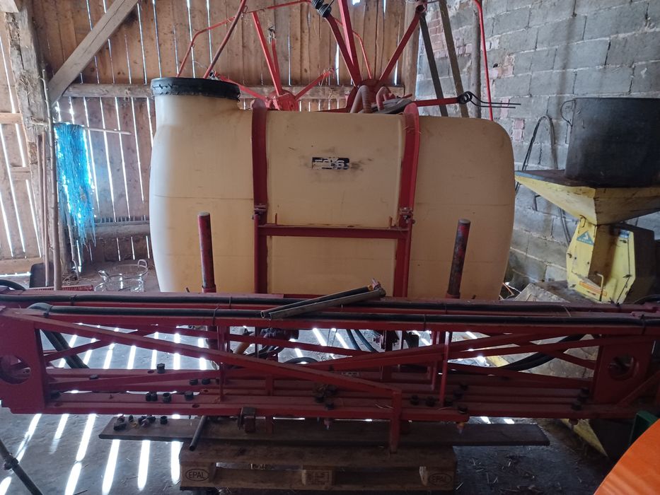 Opryskiwacz 12m 600lit