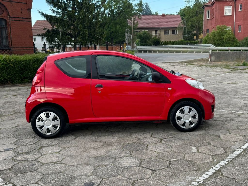 Peugeot 107 Czerwony 1.0 Benzynka Mały Przebieg Mega Stan Sam Zobacz.
