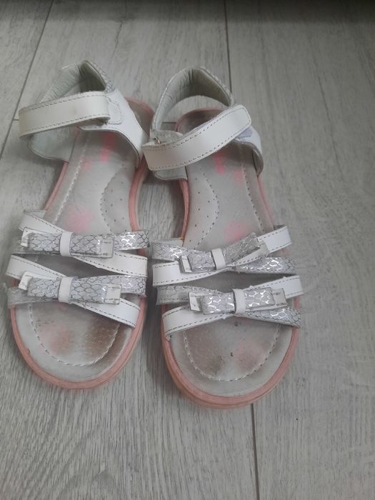 Sandały dla dziewczynki r. 35