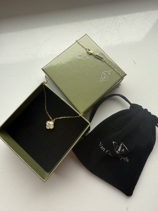 van cleef & arpels łancuszek z kwiatkiem