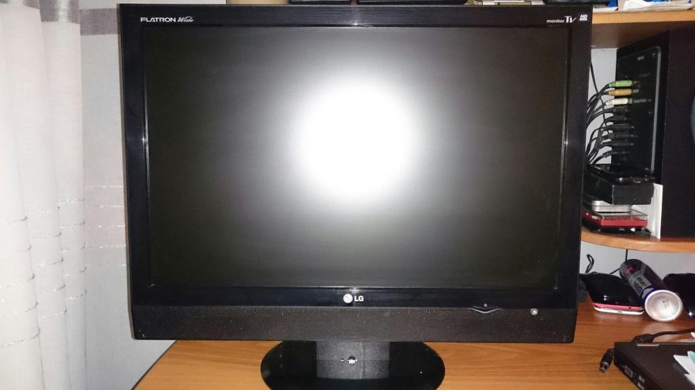 Monitor TV Lg 22" M228WA Com Comando