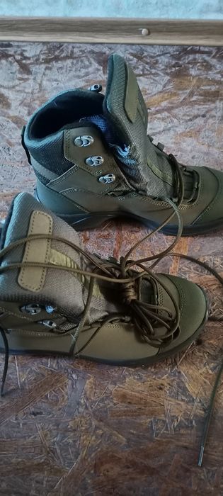 Продамі берци демісезонні.