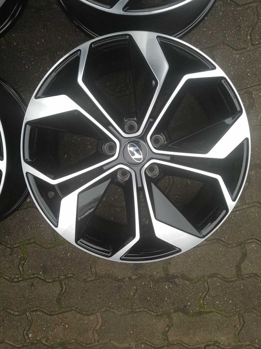 Felgi aluminiowe 5 x 114.3 R 17 Alufelgi oryginalne Carbonado Hyundai