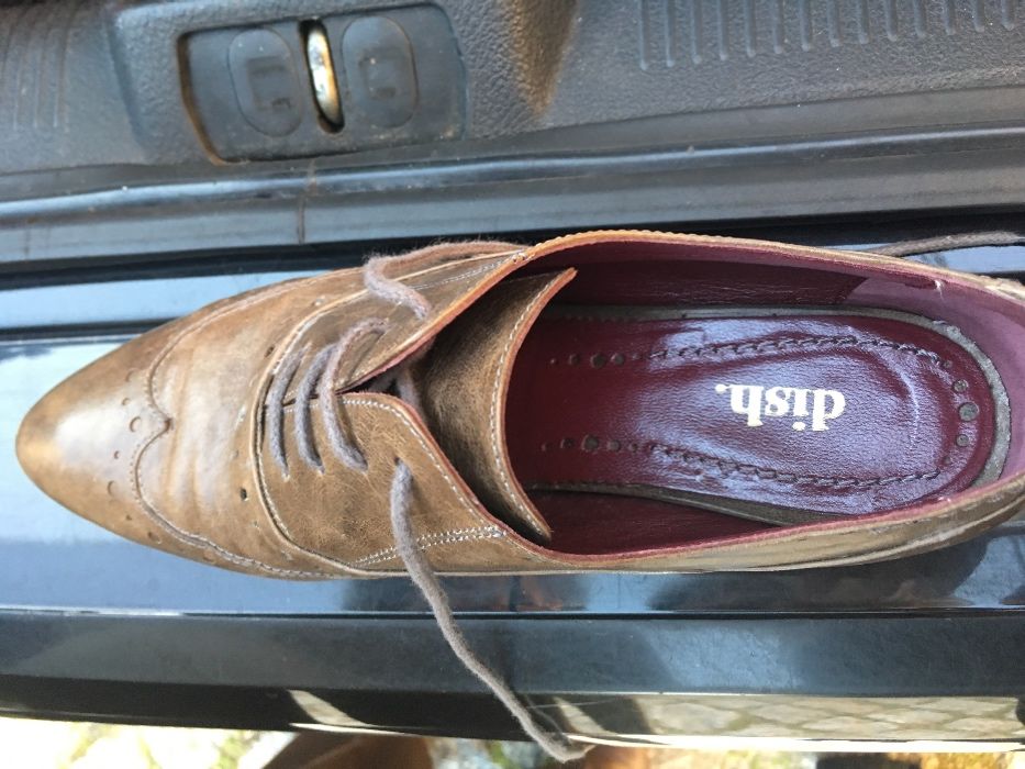 Sapatos salto baixo como novos