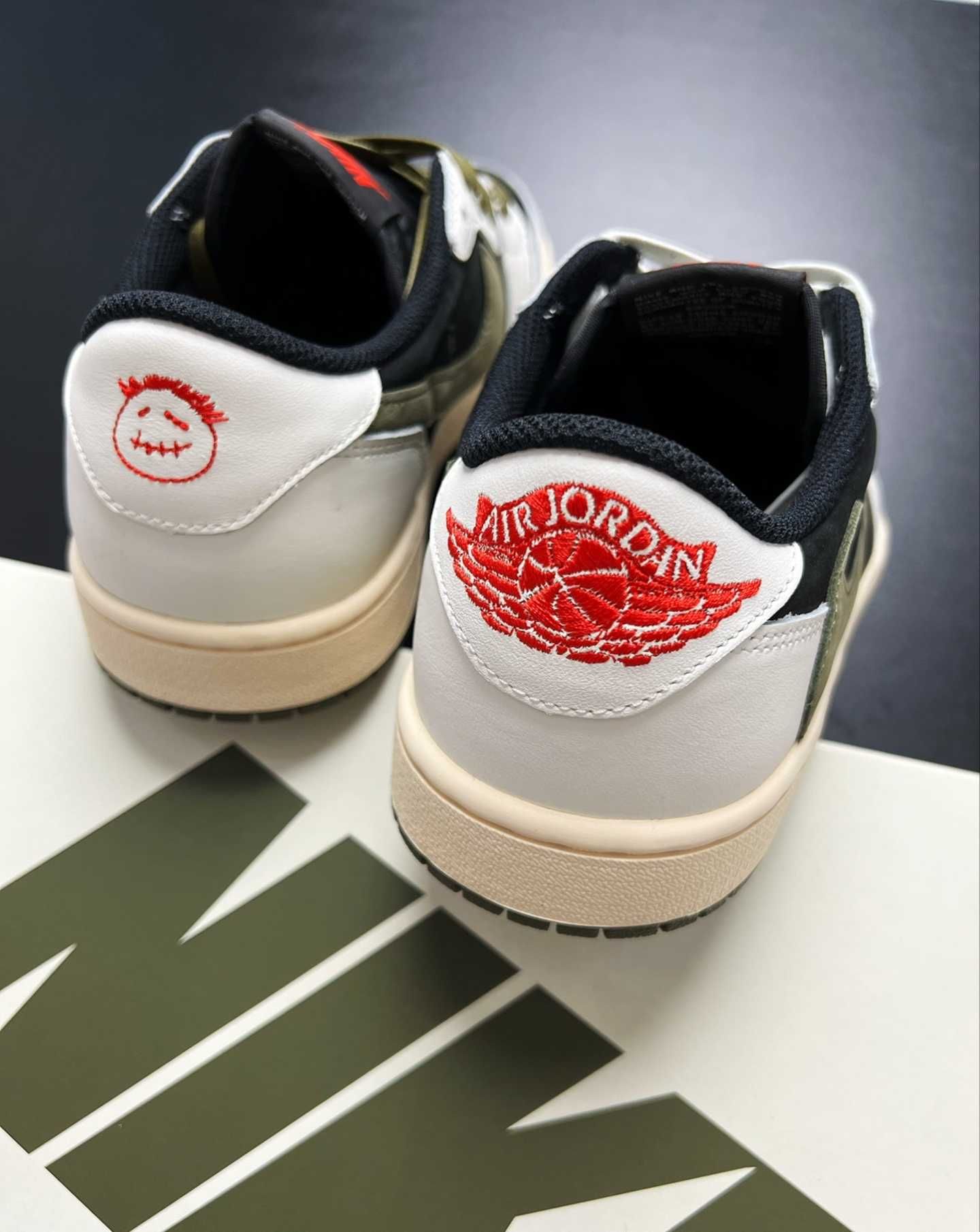 Buty Nike Retro Low OG SP r46 / jordan 1 / Olive / Travis Scott