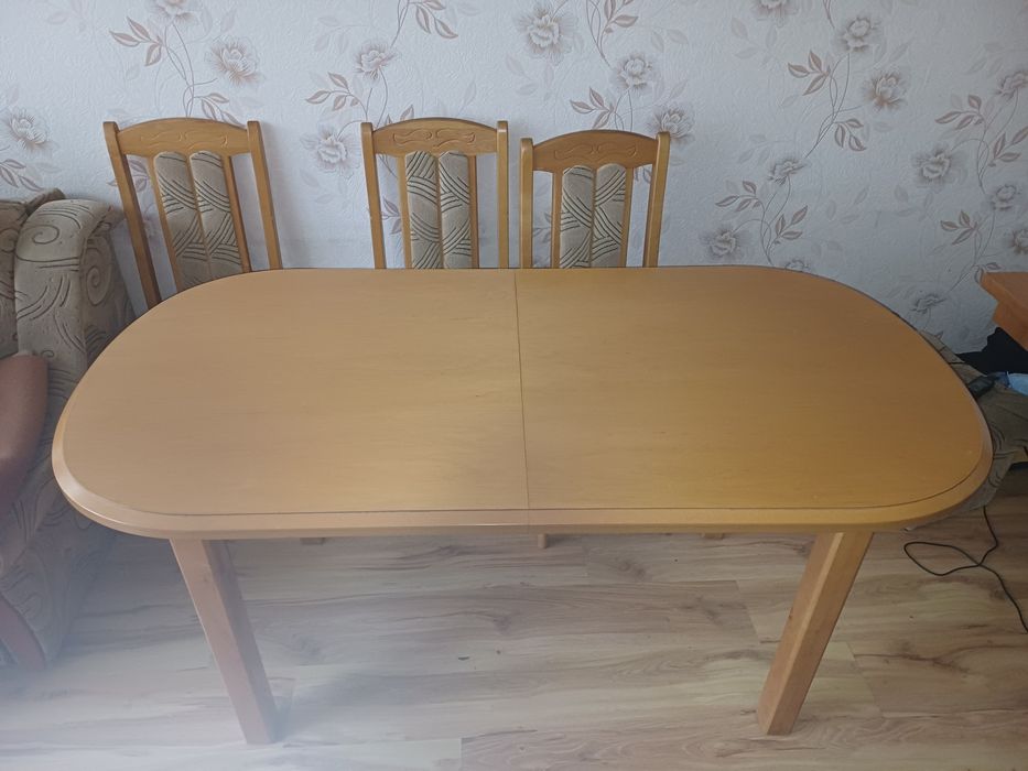 Stól używany do salonu