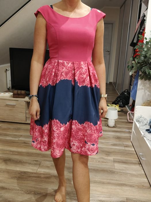 Różowa sukienka plus buty