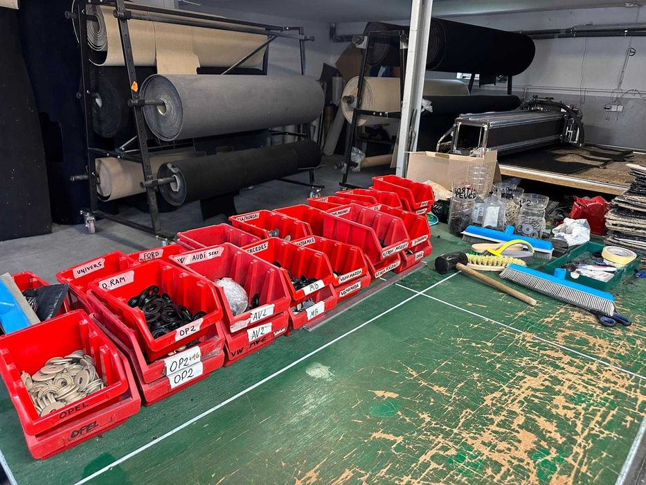 Linia produkcyjna welurowych dywaników samochodowych Maszyny Materiał