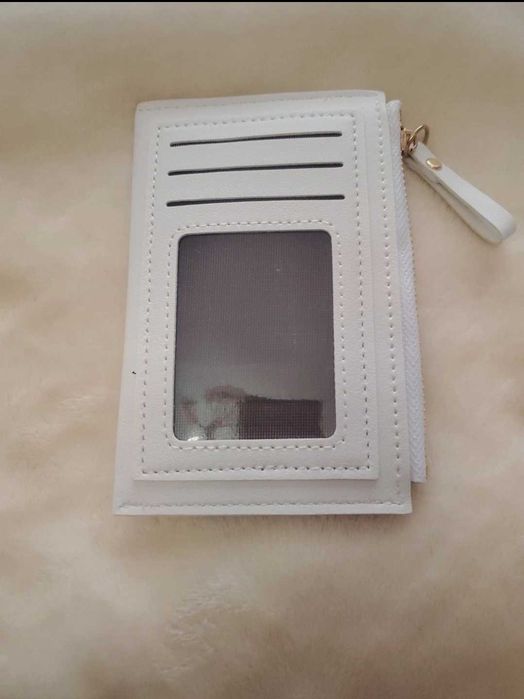 Carteira branca nova