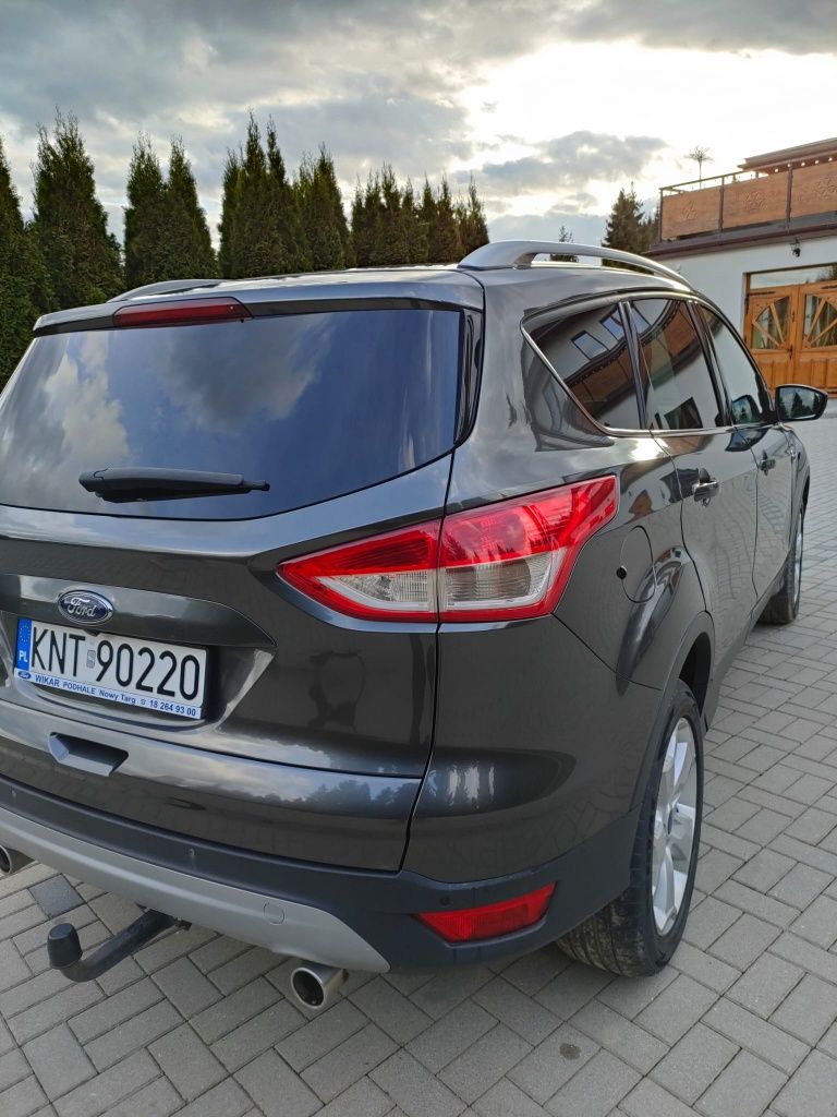 Ford Kuga.   4x4