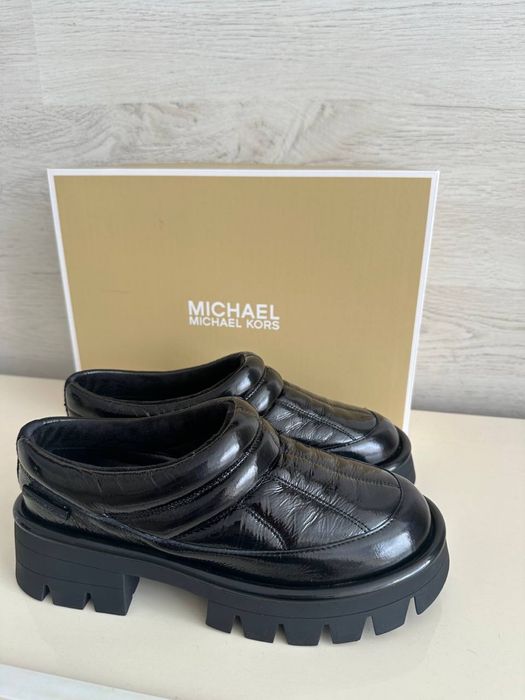 Чорні жіночі лофери мюлі Michael Kors лакована шкіра