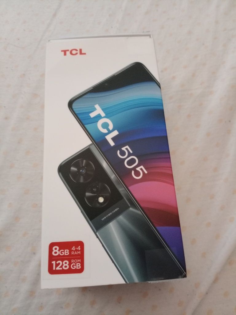 Vendo telemóvel.
