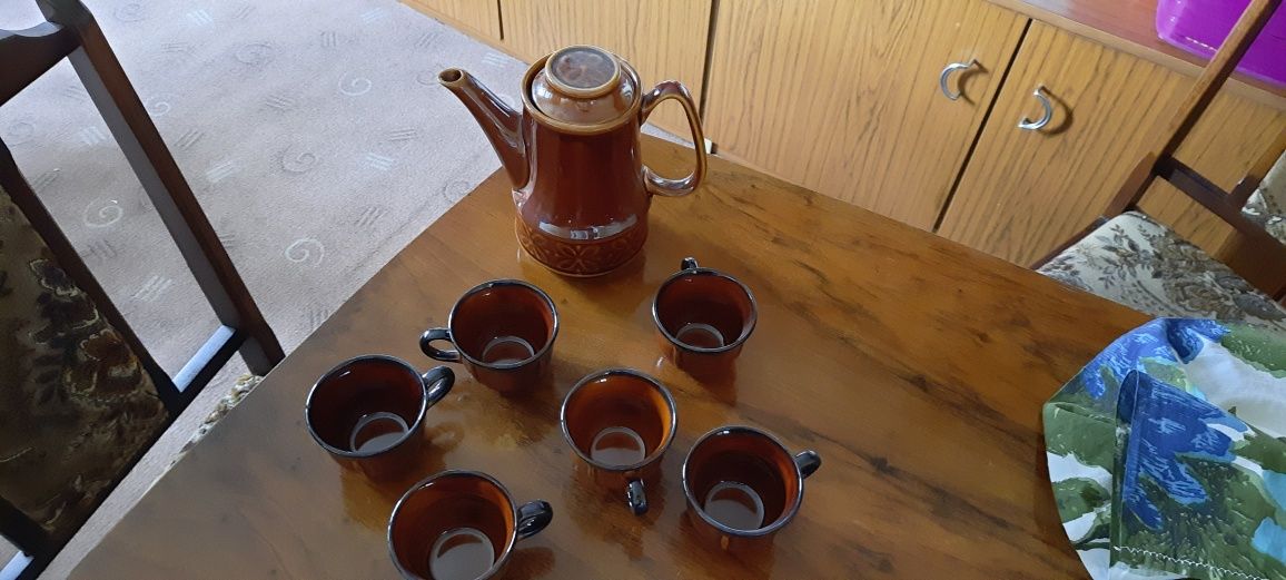Sprzedam filiżanki i dzbanuszek