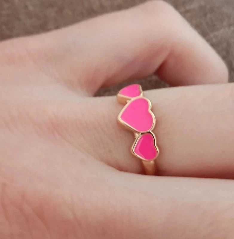Romantyczny pierścionek z serduszkami różowy love