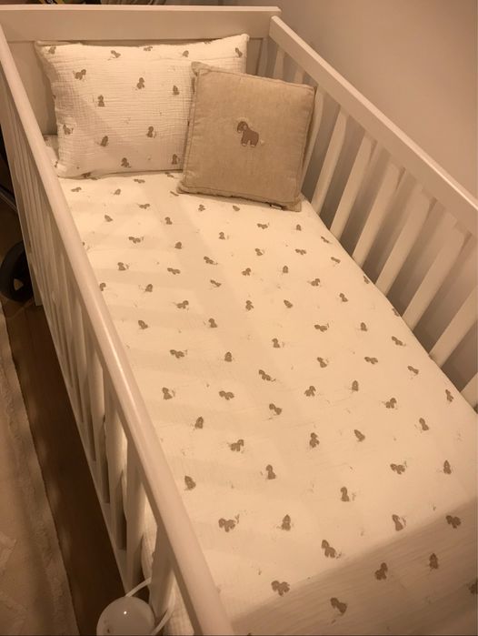 Berço / colchão / roupa de cama