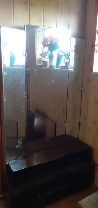 Stare lustro stojące