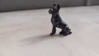 Figurka miniaturowa pies piesek bokser metalowa