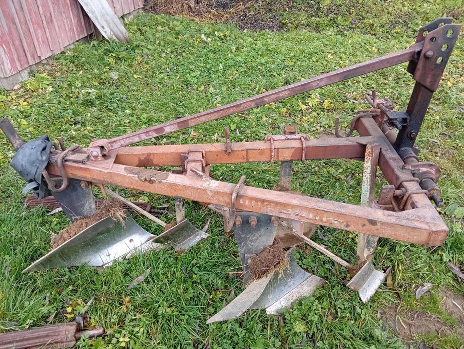 Продам тракторний плуг двокорпусний
